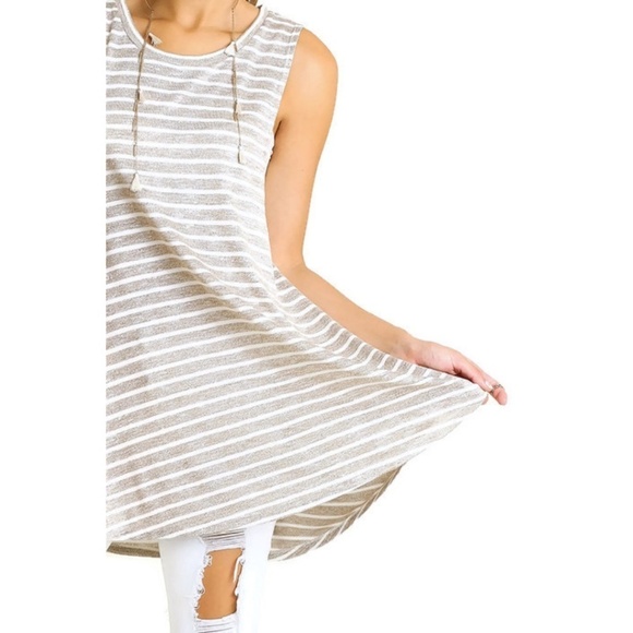 Sleeveless Low Sides Striped Tunic - Picture 3 of 4